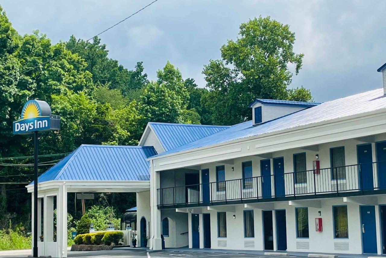 Days Inn By Wyndham Harriman Bagian luar foto